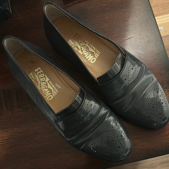 Salvatore Ferragamo shoes size 8 EUC Grey patent leather. - Picture 2 of 8